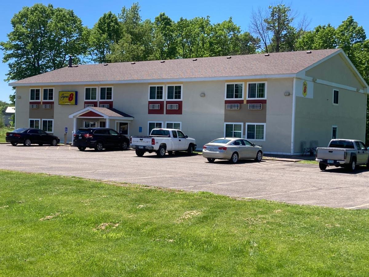 Super 8 By Wyndham Chisago City Exterior photo