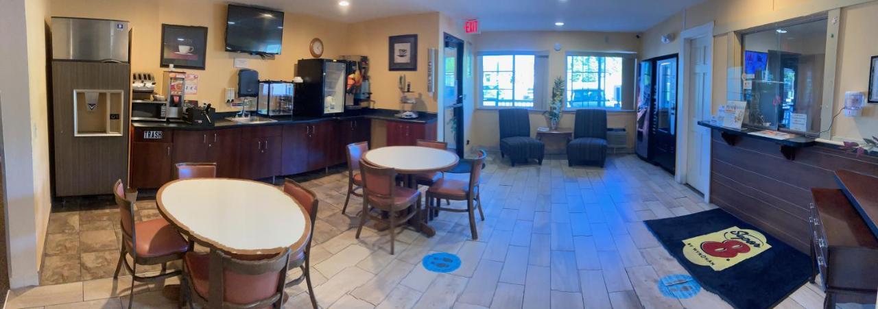 Super 8 By Wyndham Chisago City Exterior photo