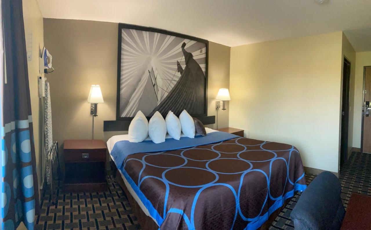 Super 8 By Wyndham Chisago City Exterior photo