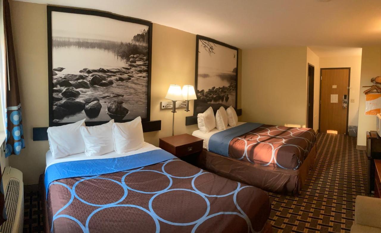Super 8 By Wyndham Chisago City Exterior photo