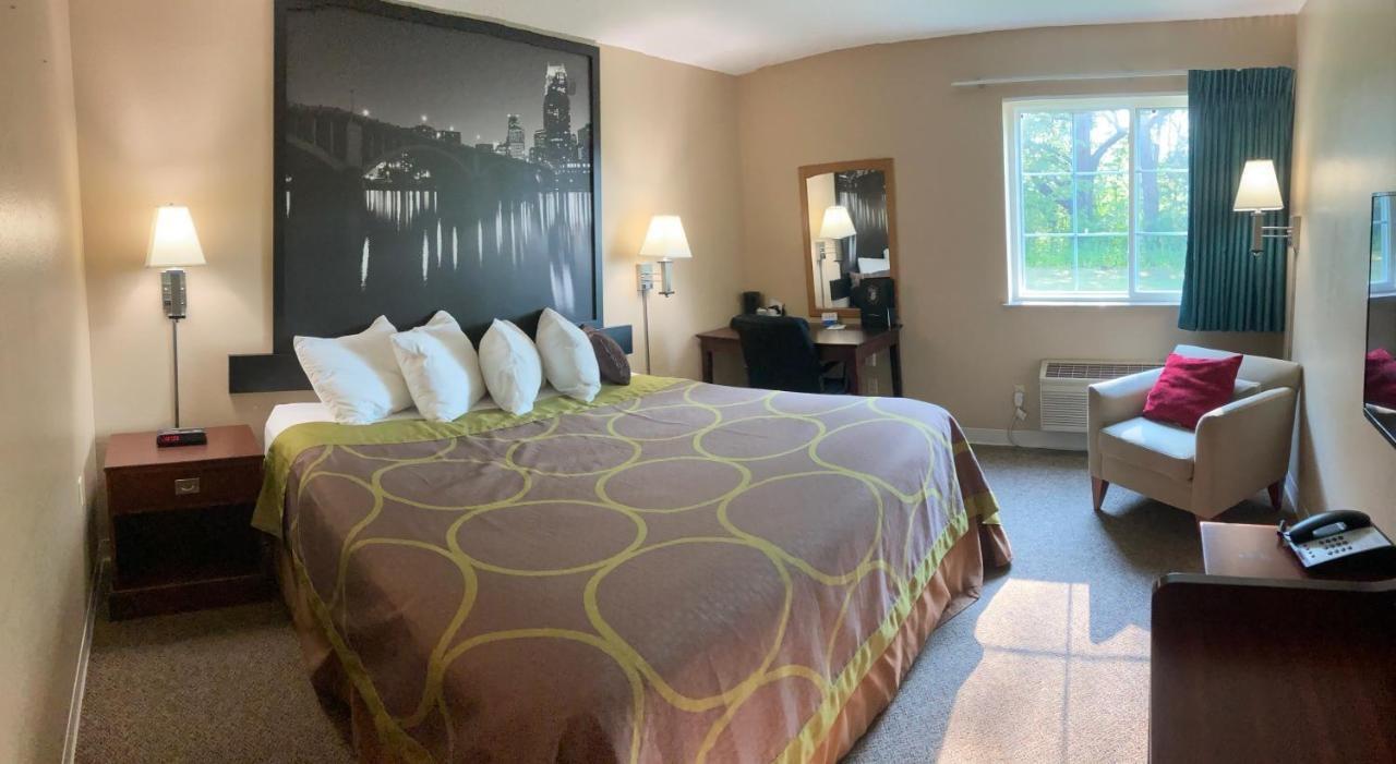 Super 8 By Wyndham Chisago City Exterior photo