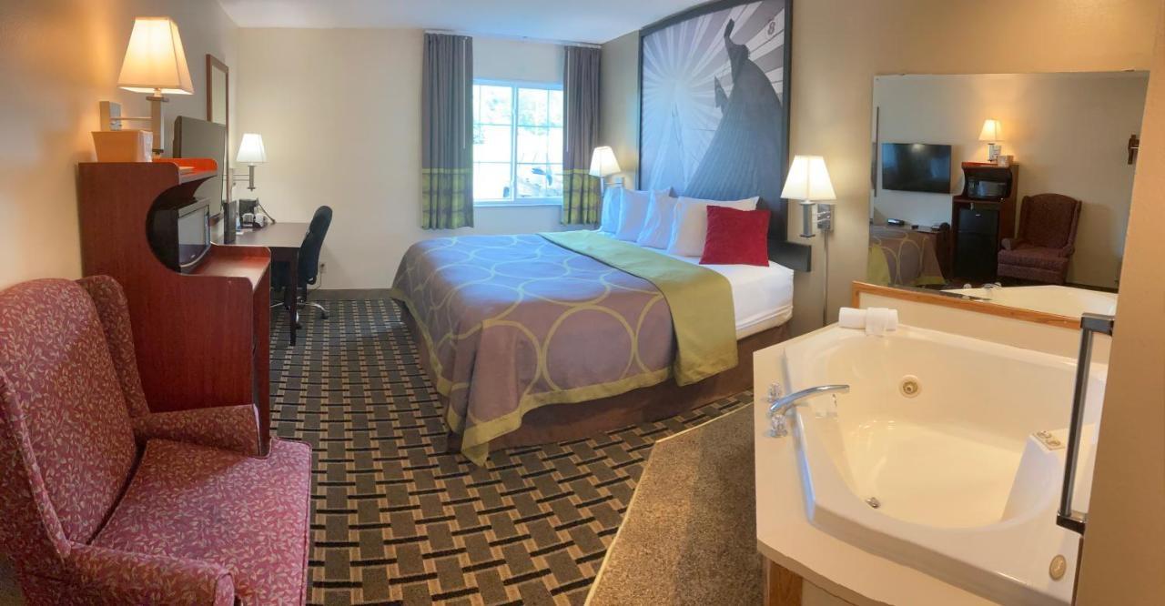 Super 8 By Wyndham Chisago City Exterior photo
