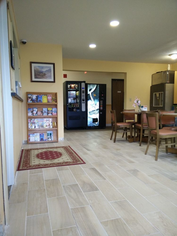 Super 8 By Wyndham Chisago City Exterior photo